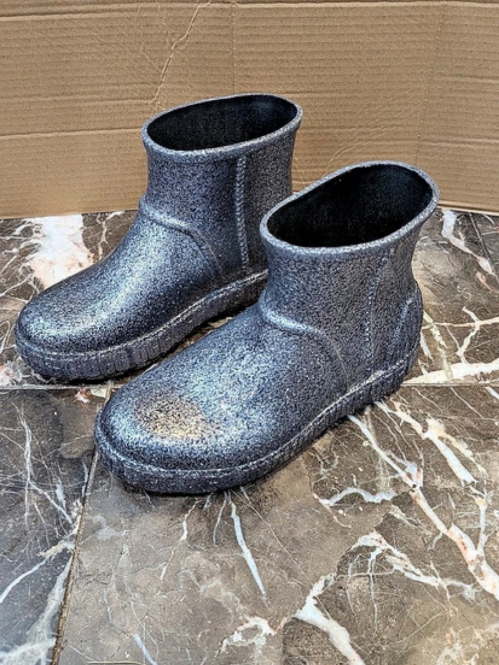 UGG Classic Mini II Metallic Winter Boots US 2